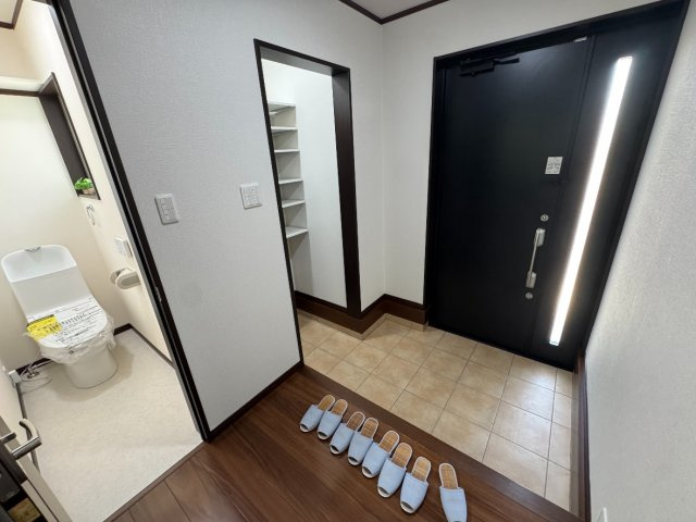 堺市西区菱木２丁　中古戸建の玄関