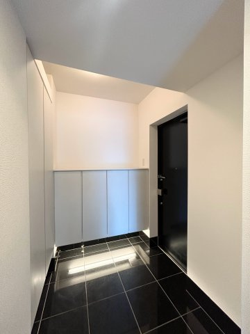 小田急コアロード六本木フロンテの玄関|きれいな玄関です