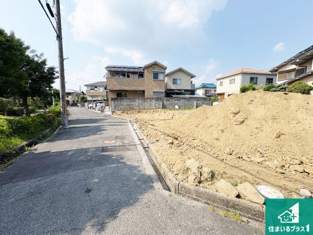 枚方市渚南町　第1期　新築一戸建ての前面道路含む現地写真|周辺は落ち着いた街並みの住宅地！子育てがしやすい住環境です！まだ未完成ですが、現地でしかわからない事もございます。是非一度ご覧ください。