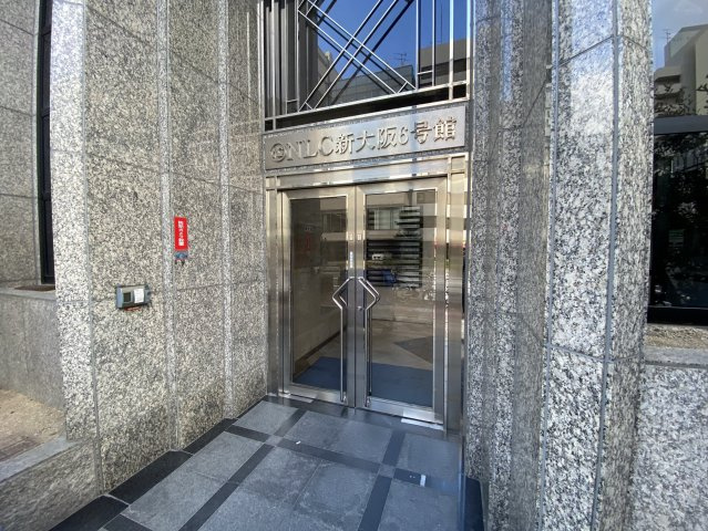 【エントランス】 | NLC新大阪6号館 | ホテルのような高さのあるビル入口