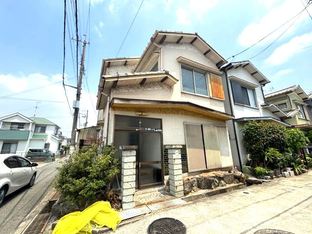 富田林市西板持町８丁目の一戸建て