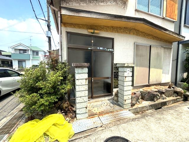 富田林市西板持町８丁目の一戸建てのエントランス