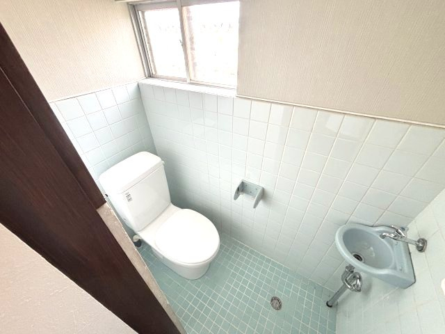 富田林市西板持町８丁目の一戸建てのトイレ