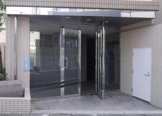 ワールドパレス三軒茶屋のエントランス