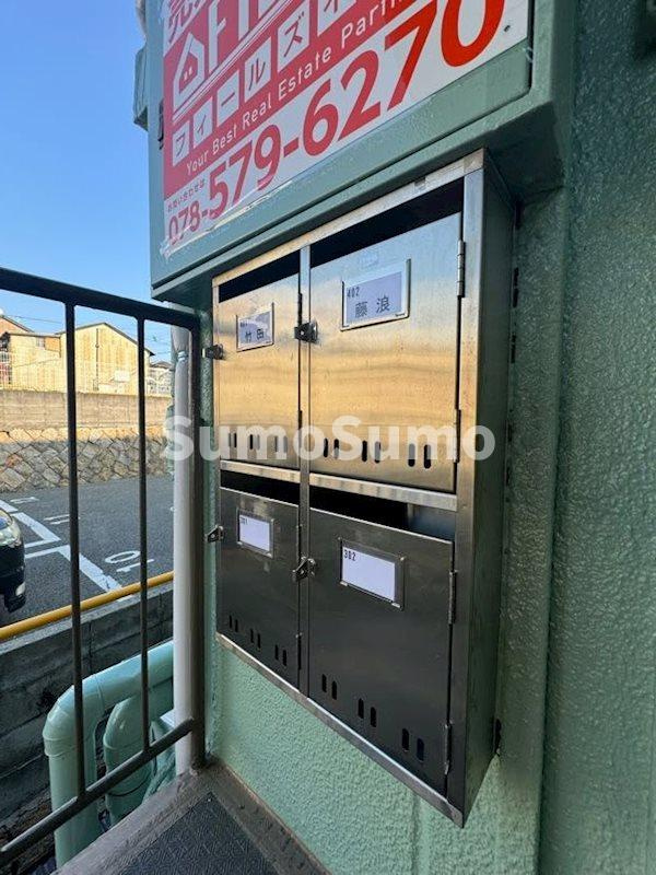 マンション輪泉のエントランス