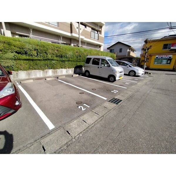 グレース犬山Ⅰの駐車場