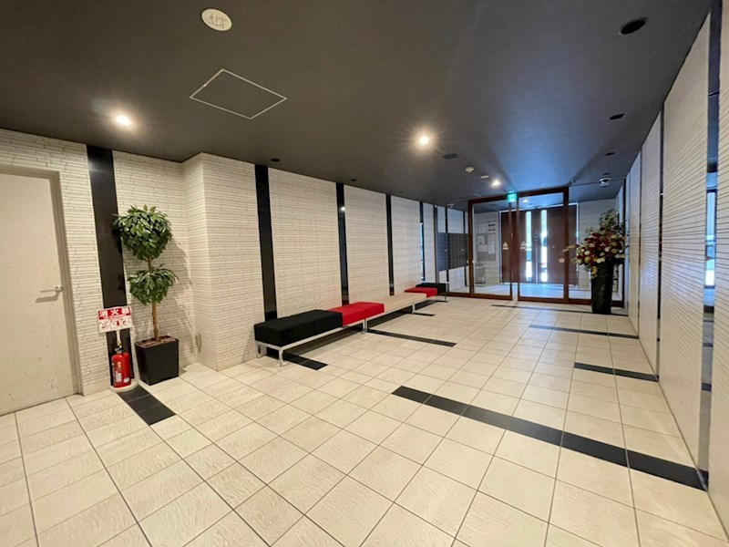 プライムアーバン御堂筋本町のロビー
