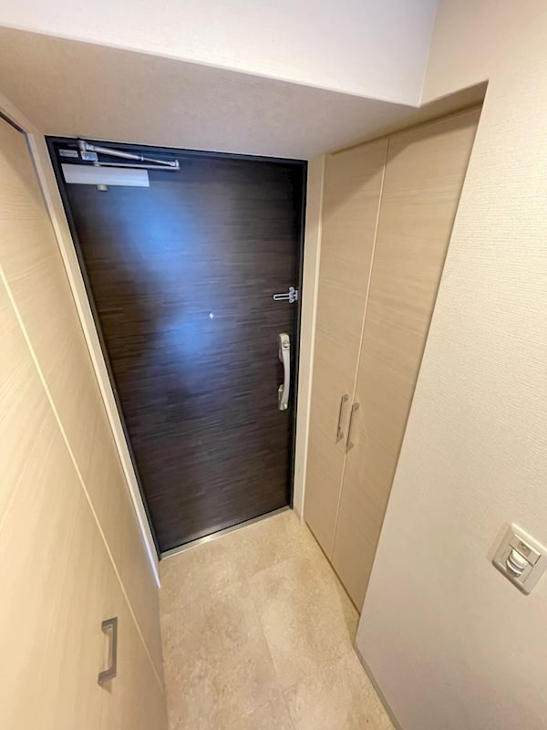 プライムアーバン御堂筋本町の玄関