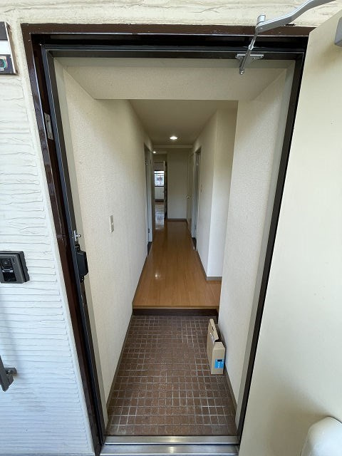 フレイグラント坂山の玄関