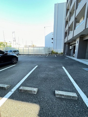ロイヤル御幣島の駐車場|駐車場があります