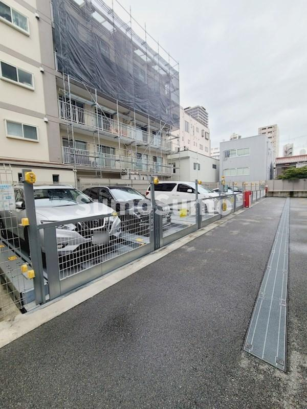 ブランシエスタ西宮の駐車場
