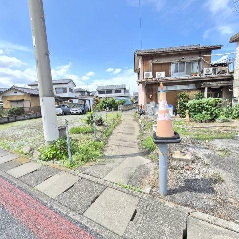 高崎市倉賀野町2216-4の前面道路含む現地写真