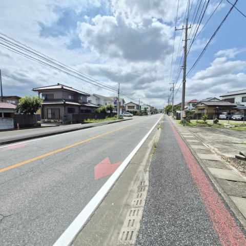 高崎市倉賀野町2216-4の前面道路含む現地写真