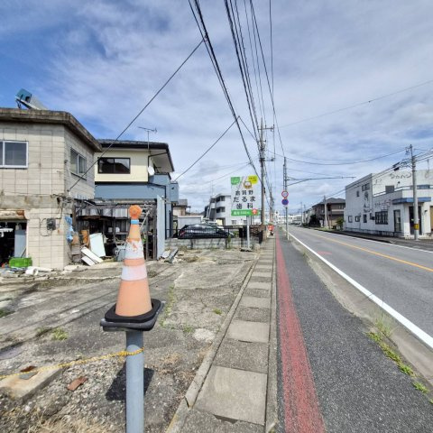 高崎市倉賀野町2216-4の前面道路含む現地写真