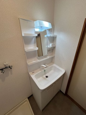 今﨑邸貸家の洗面所