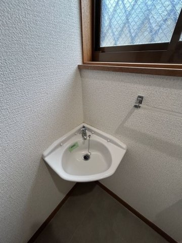 今﨑邸貸家の洗面所