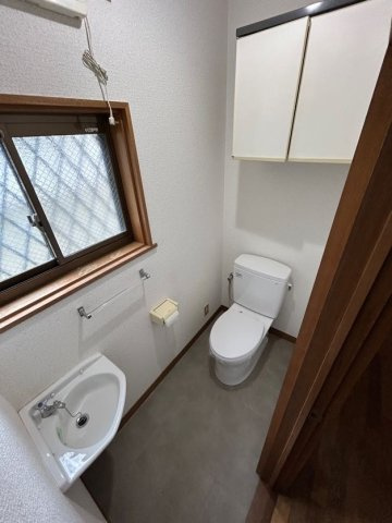 今﨑邸貸家のトイレ