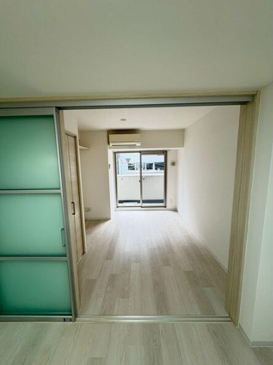フロンティアコート堺筋本町(旧 ノーブルコート堺筋本町)の居間・リビング