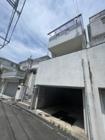 松浦邸貸家の駐車場
