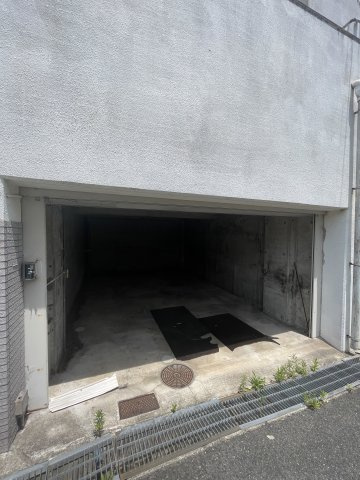 松浦邸貸家の駐車場