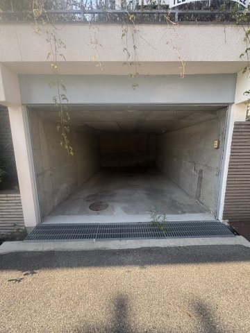 長田区長尾町2丁目戸建の駐車場