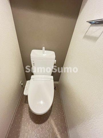 プレサンス塚本グランゲートのトイレ|落ち着いた色調のトイレです