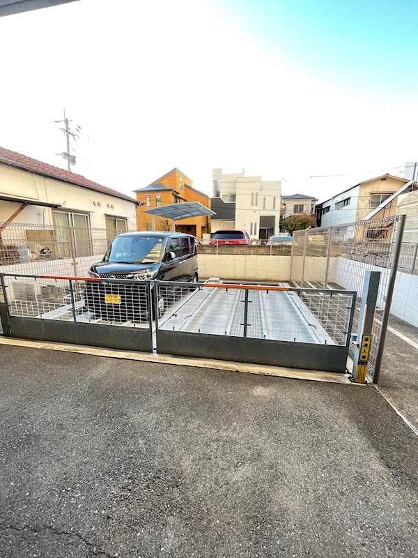ウインステージ箱崎の駐車場