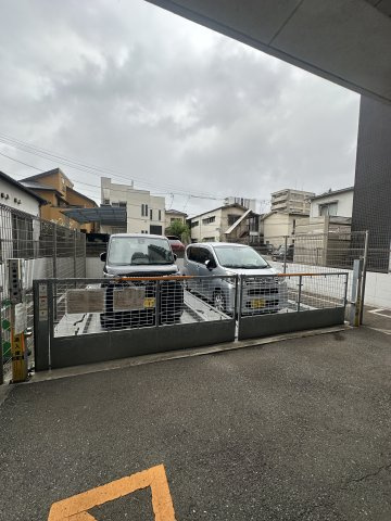 ウインステージ箱崎の駐車場