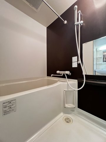 ロイヤルリバービューの浴室|清潔感のあるトイレです