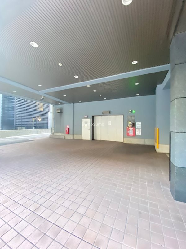 ディーグラフォート大阪N.YタワーHIGOBASHIの駐車場