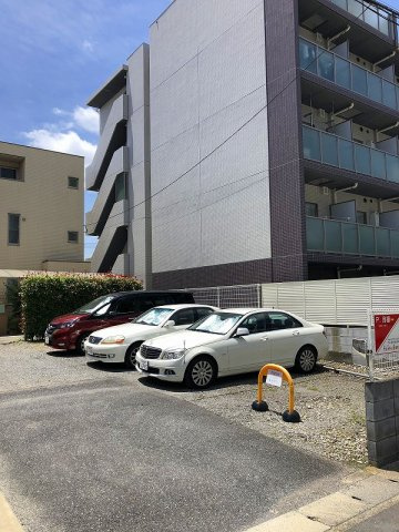 川崎市多摩区宿河原２丁目の賃貸マンションの駐車場