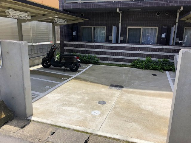 川崎市多摩区宿河原２丁目の賃貸マンションの駐車場