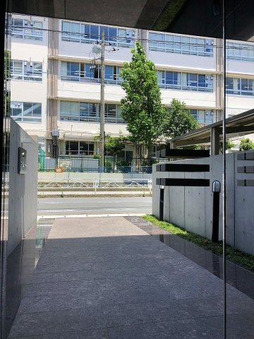 川崎市多摩区宿河原２丁目の賃貸マンションのエントランス