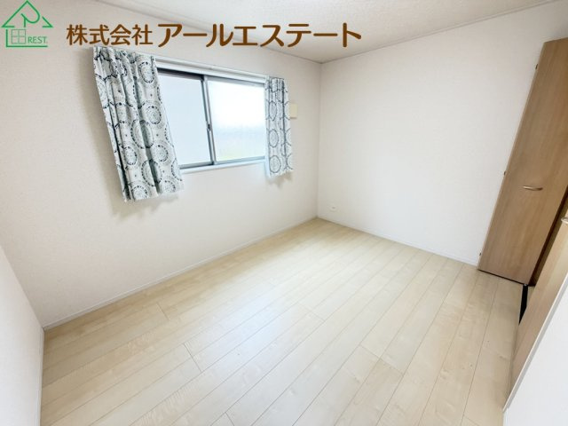加古川市野口町良野　　中古戸建の寝室