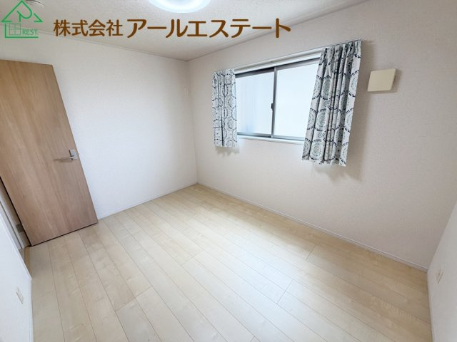 加古川市野口町良野　　中古戸建の洋室