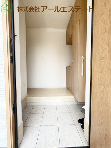 加古川市野口町良野　　中古戸建の玄関