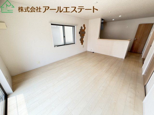 加古川市野口町良野　　中古戸建の居間・リビング