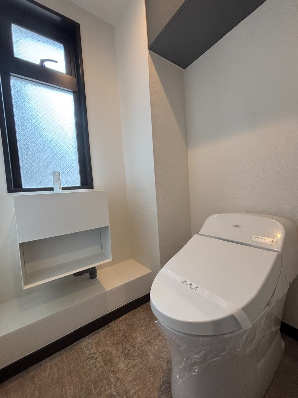 渋谷区神宮前３丁目の賃貸マンションのトイレ|コンパクトで使いやすいトイレです