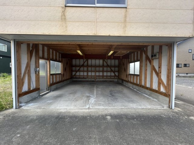 【周辺】 | 大館市比内町扇田字伊勢堂岱150-54・土地物件 | 車庫の内部です。