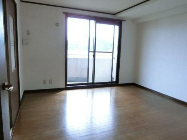 川崎市多摩区菅北浦１丁目の賃貸マンションの居間・リビング