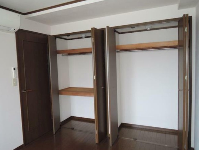川崎市多摩区菅北浦１丁目の賃貸マンションの収納