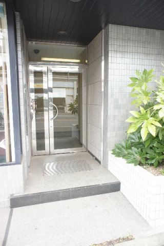 【エントランス】 | 本郷町マンション | 建物入口です
