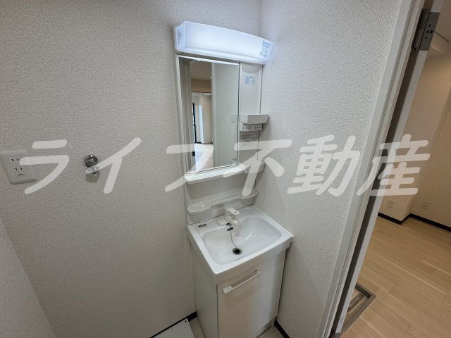 しらさぎ・アイグレット・ラ・レジデンスの独立洗面台|朝の支度にも助かる、独立の洗髪洗面化粧台