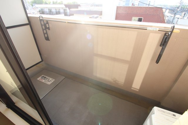 三鷹市井の頭１丁目の賃貸マンションのバルコニー