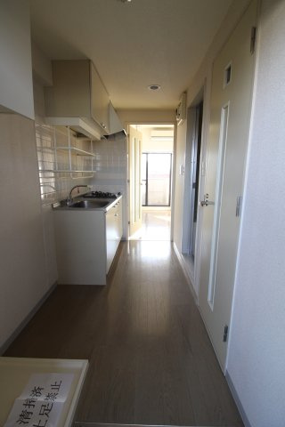 三鷹市井の頭１丁目の賃貸マンションのロビー