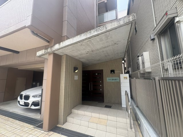 S-FORT江坂LIBERTSのエントランス