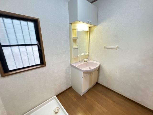 高石市西取石７丁　中古戸建の独立洗面台