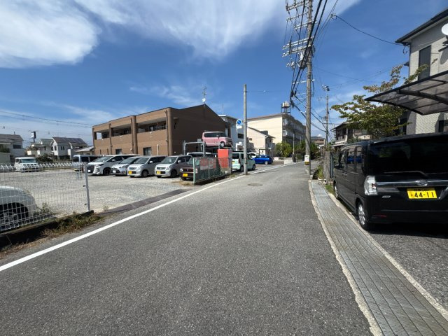 高石市西取石７丁　中古戸建の前面道路含む現地写真