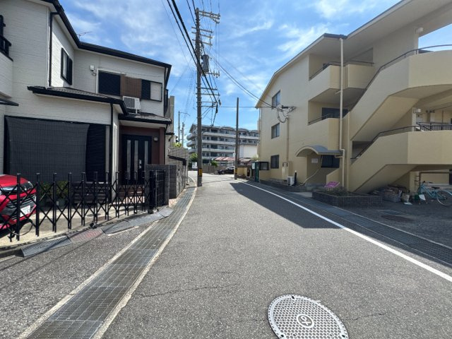 高石市西取石７丁　中古戸建の前面道路含む現地写真