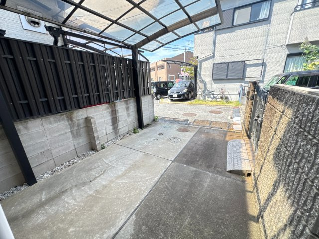 高石市西取石７丁　中古戸建の駐車場